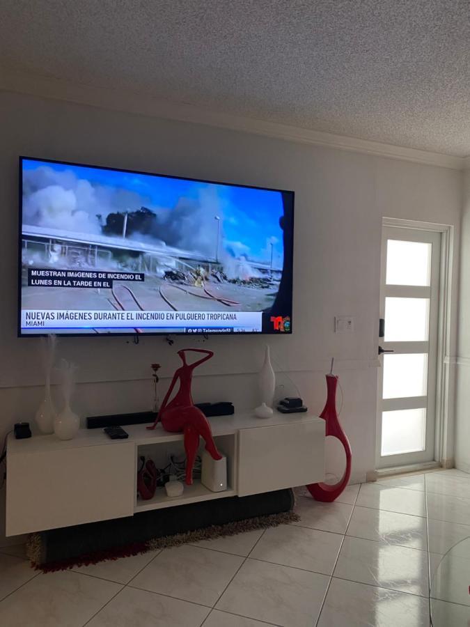 Beautiful House 7 Min From Miami Airport W Free Parkingアパートメント エクステリア 写真