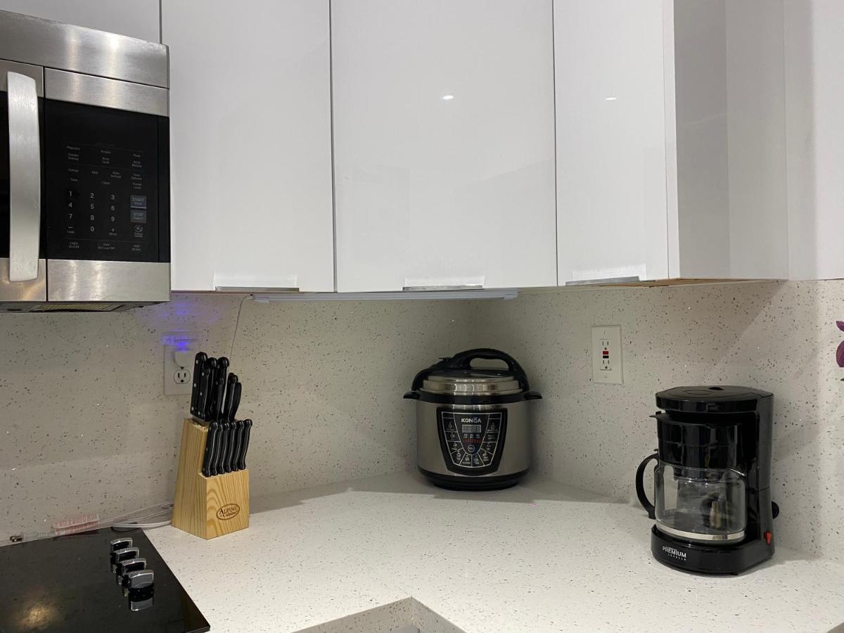 Beautiful House 7 Min From Miami Airport W Free Parkingアパートメント エクステリア 写真