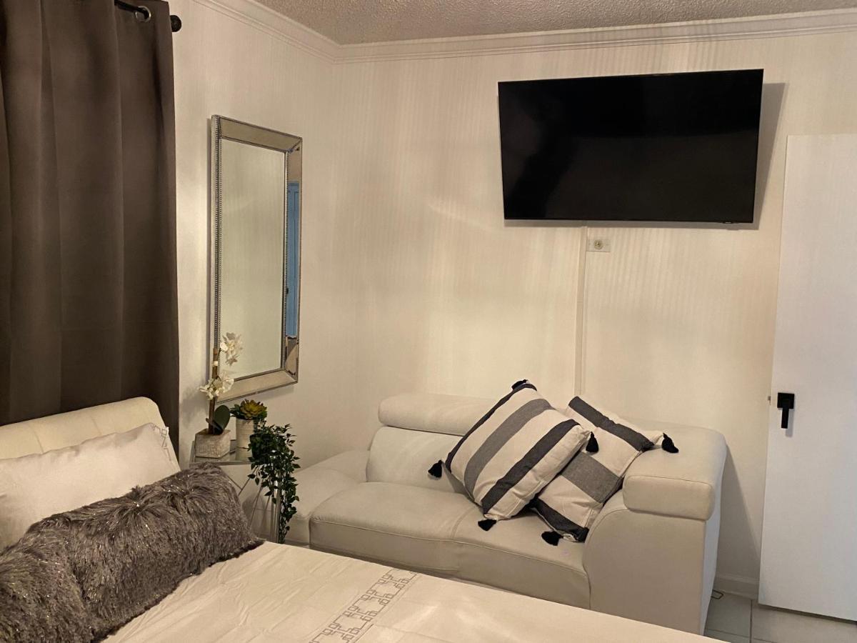 Beautiful House 7 Min From Miami Airport W Free Parkingアパートメント エクステリア 写真